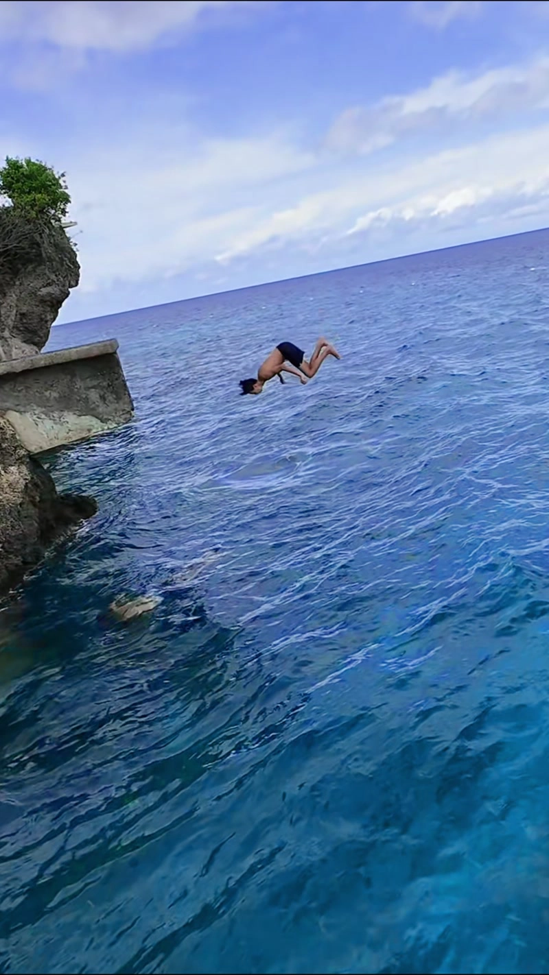 Capturing the moment of leaping into the sea